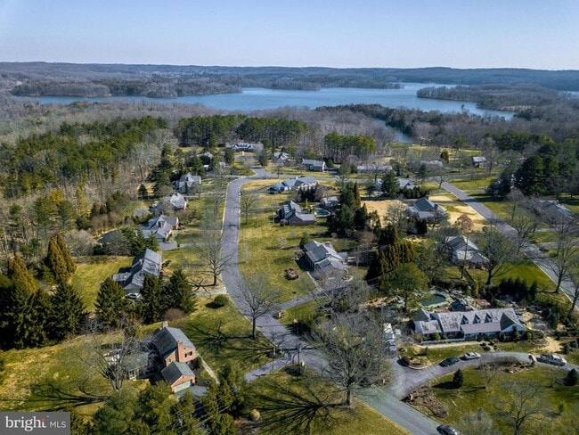 Building Photo - 2210 Boxmere Rd