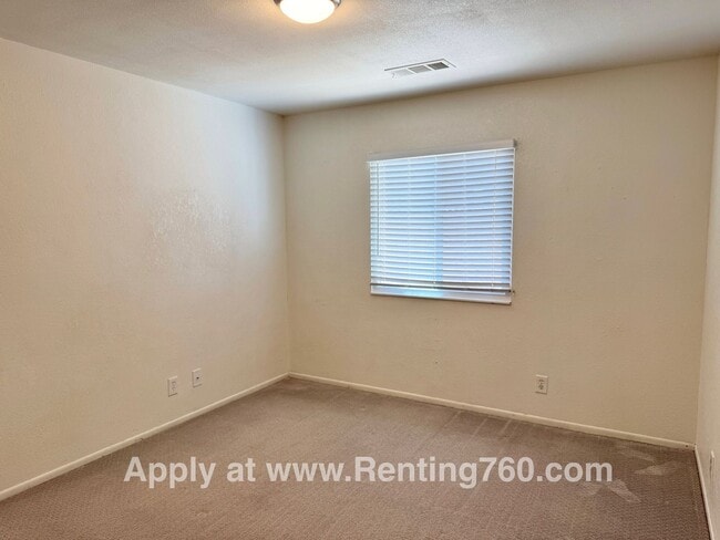 Building Photo - Updated Home Near Military base