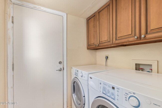 Building Photo - 6073 E Beck Ln