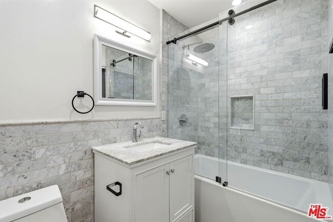 Building Photo - 612 Huntley Dr