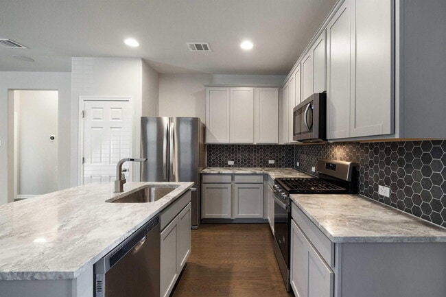 Building Photo - 5912 Wolf Pack Dr