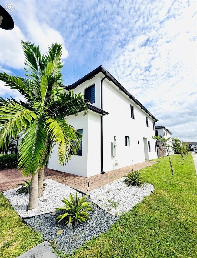 Building Photo - 13663 SW 158th Ave