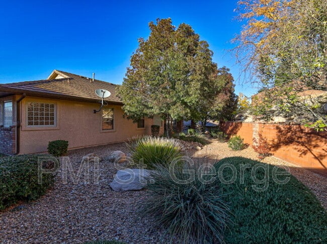 Building Photo - 621 Rolling Hills Dr