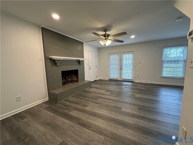 Building Photo - 111 Lakeside Dr
