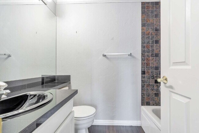 Building Photo - Charming 3-Bedroom Taylorsville Home with 3.5 Baths and Spacious Living