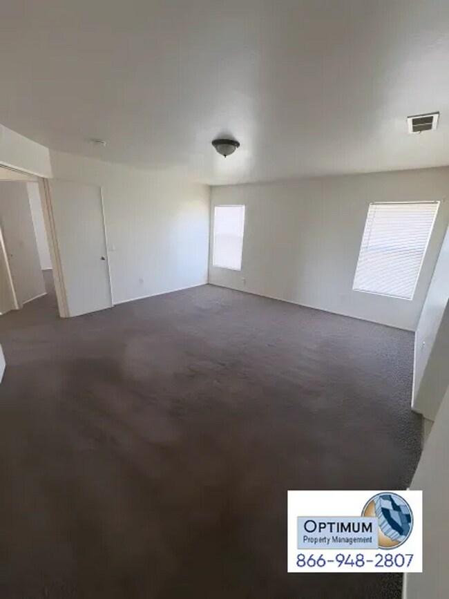 Building Photo - Beautiful 5 Bedroom, 3 Bathroom Two-Story Home with Loft & Spacious Backyard