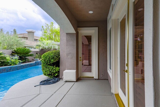 Building Photo - 5 Bedroom Pool Home Located In Summerlin G...