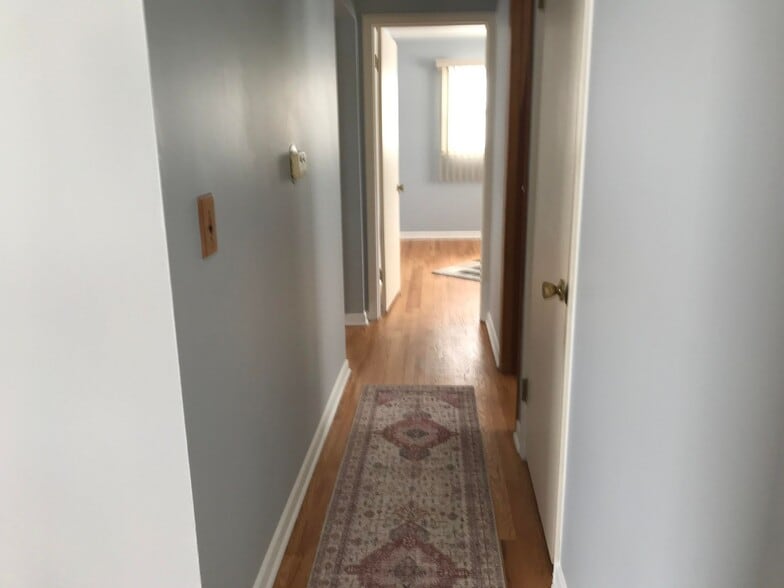 Building Photo - 782 N Van Auken St