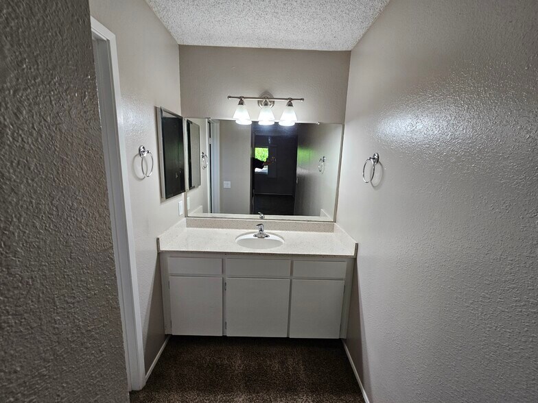Building Photo - 2157 Arnold Way