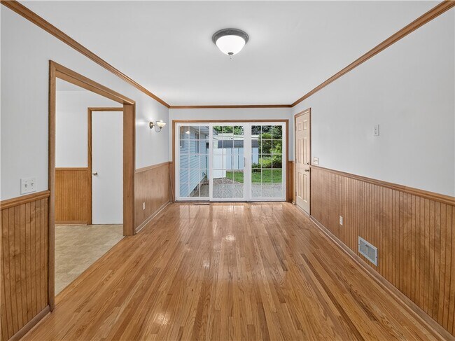 Building Photo - 69 Plaza Dr