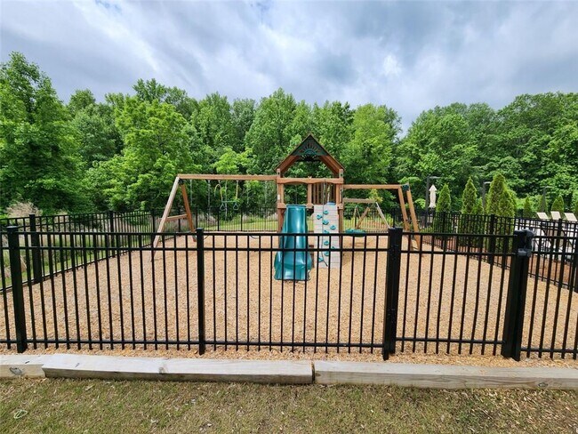 Building Photo - 235 Vly Oak Dr
