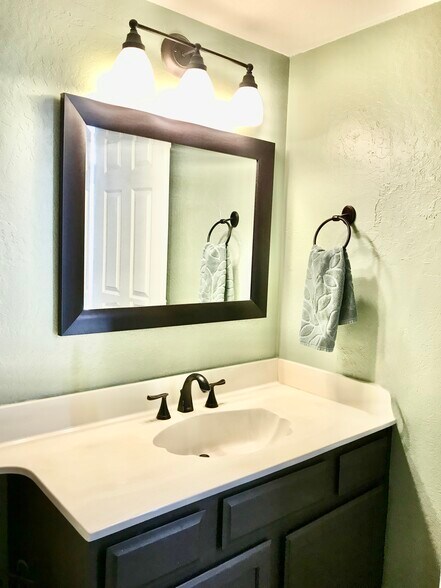 Lower Level Bathroom - 7800 E Lincoln Dr