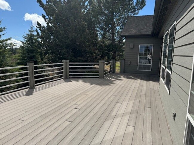 Building Photo - MOVE IN SPECIAL $1000 OFF FIRST MONTHS REN...