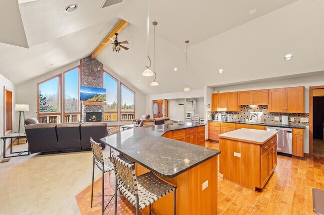 Building Photo - 7755 Cully Ln