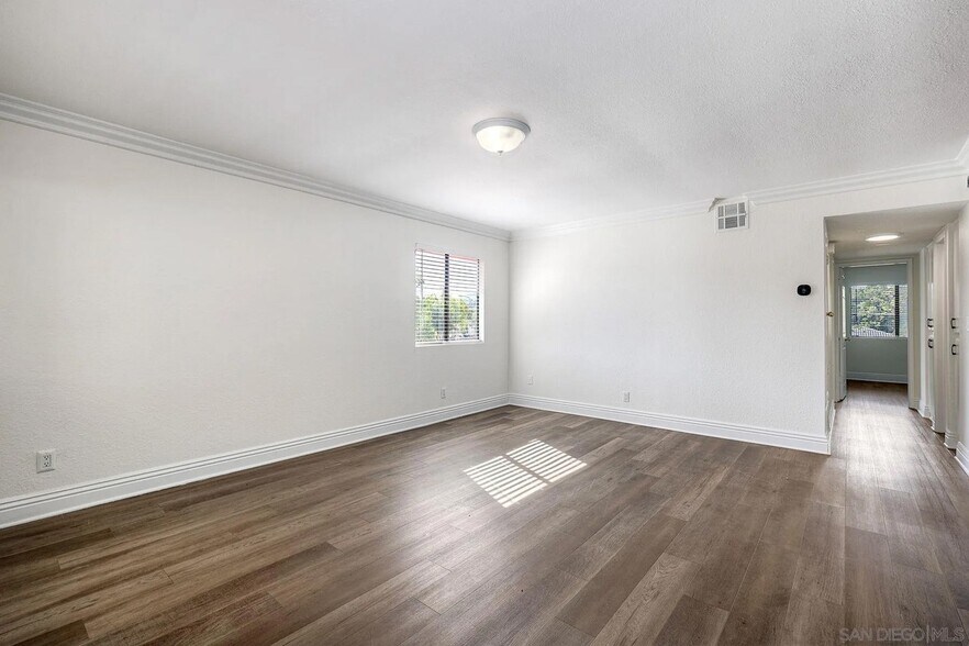 Building Photo - 9948 San Juan St