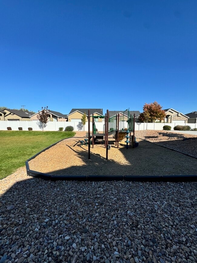 Building Photo - Your Next Home Awaits!