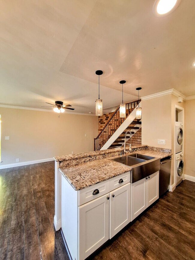 Building Photo - Beautifully Remodeled Two-story 2bd Condo ...