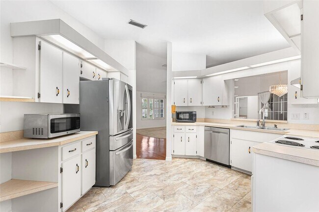 Building Photo - Oak Run Home For Rent!