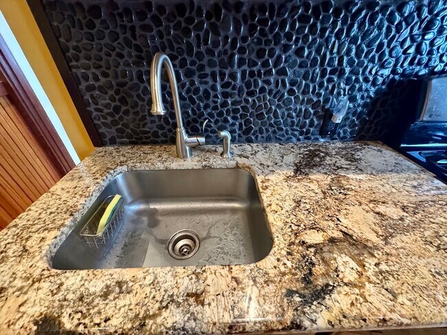 Building Photo - 52 Hussey St