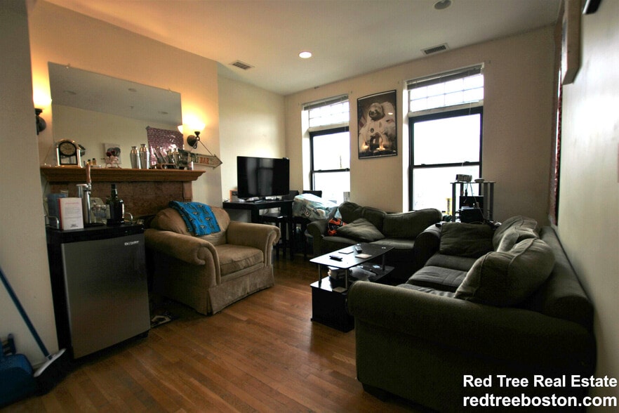 Building Photo - 1801 Beacon St