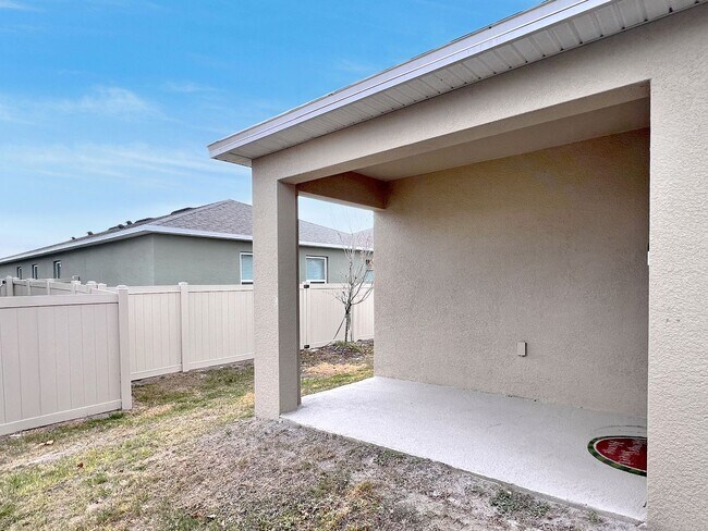 Building Photo - Four-Bedroom Home with Modern Finishes & Open Layout