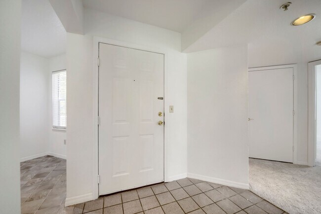 Building Photo - 7270 Westpointe Blvd