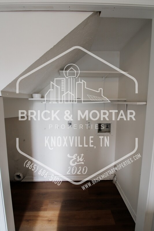 Building Photo - 4003 Valley View Dr NE