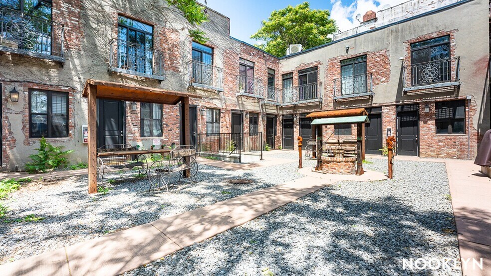 Building Photo - 18-15 Putnam Ave