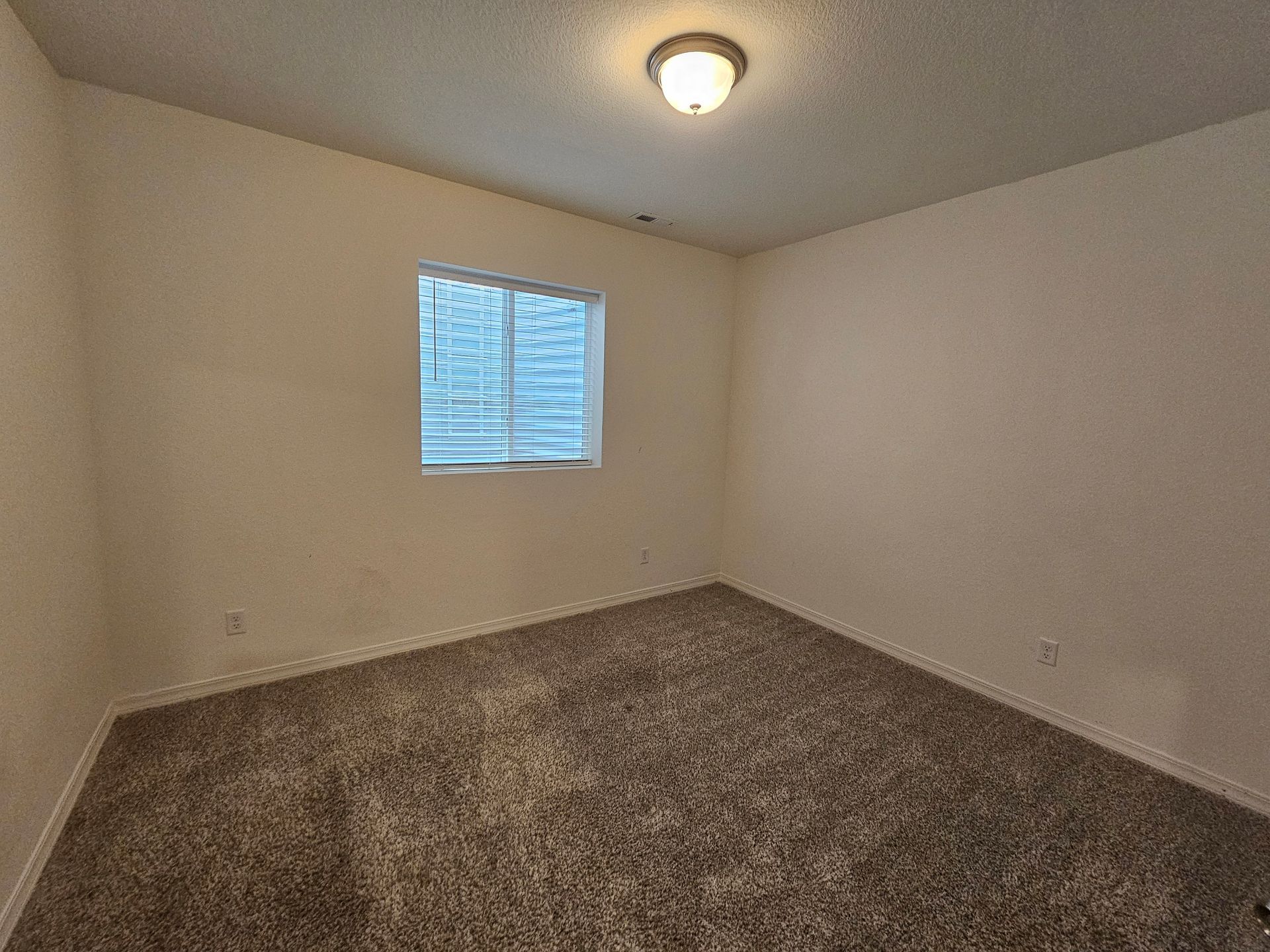 Building Photo - 10450 Summer Ridge Dr