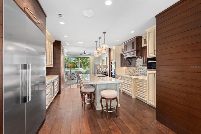 Building Photo - 2251 Gulf of Mexico Dr