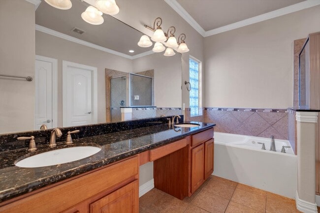 Building Photo - 3414 Home St