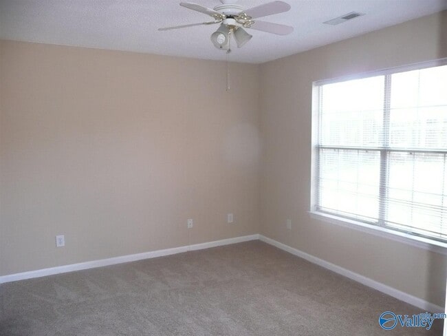 Building Photo - 115 N W Sugar Bluff Ln