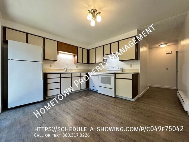 Building Photo - 1310 Goldenrod Dr SE