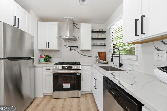 Building Photo - 2541 Santa Barbara Dr NW