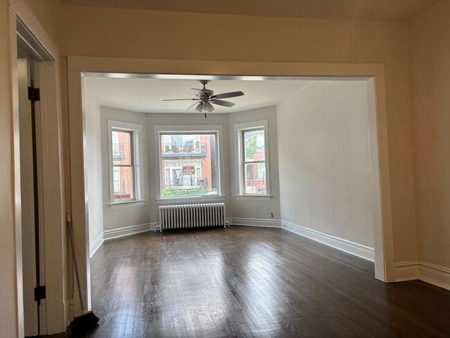 Building Photo - 2737 W Belmont Ave