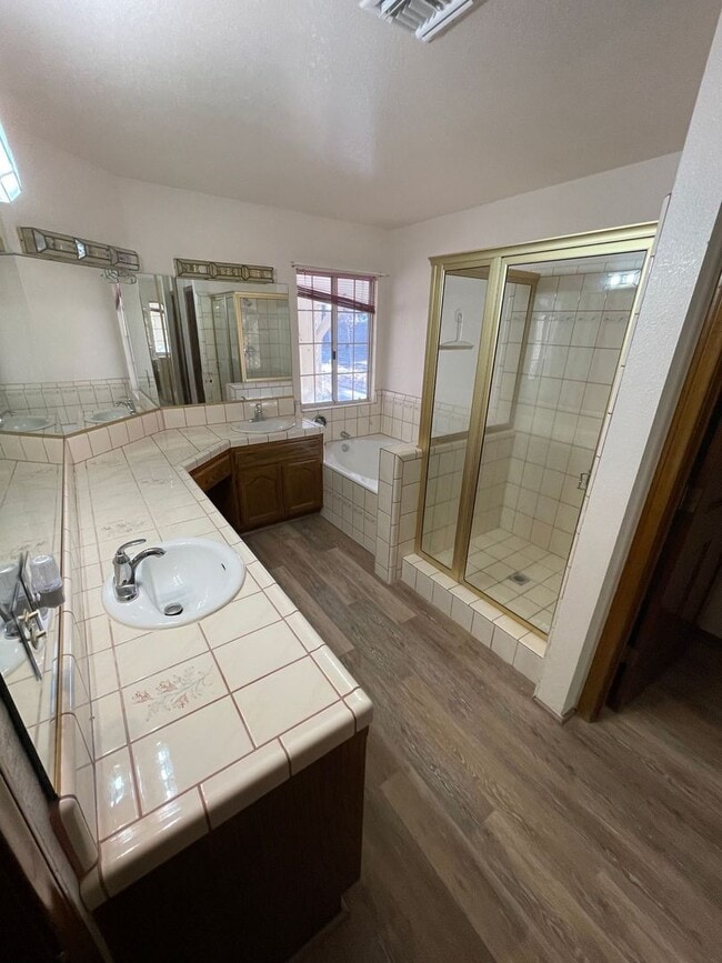 Building Photo - 4 BEDROOM APPLE VALLEY HOME