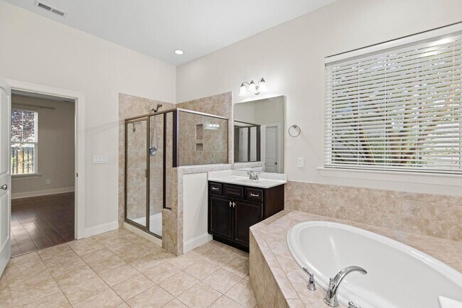 Building Photo - Spacious House for rent in Neighborhoods Of Holly Ridge!