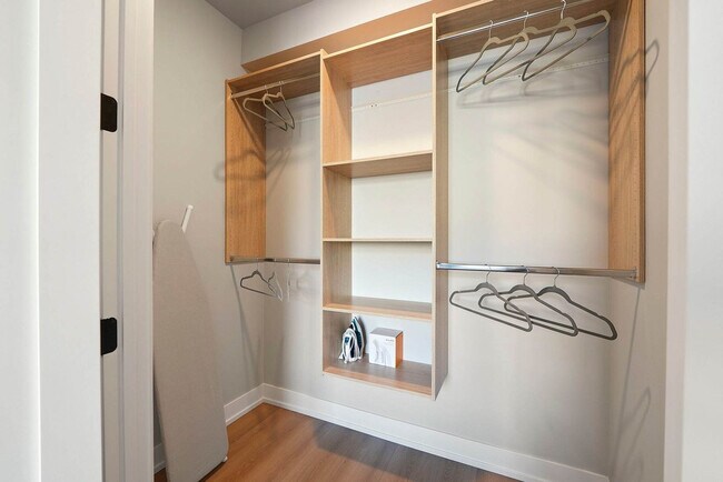 Building Photo - 2344 W Polk St