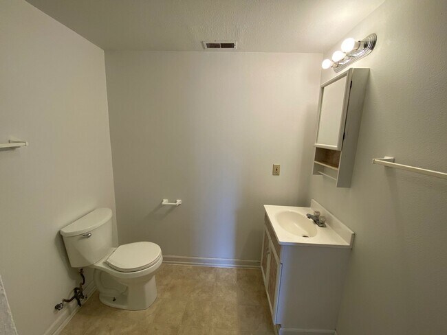 Building Photo - Sold to GW2 11/01/25 W Norwich Ave 32-34 TNR