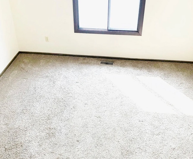 Building Photo - 1218 Trailwood N