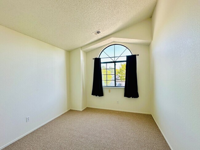 Building Photo - 1537 Yarberry Dr