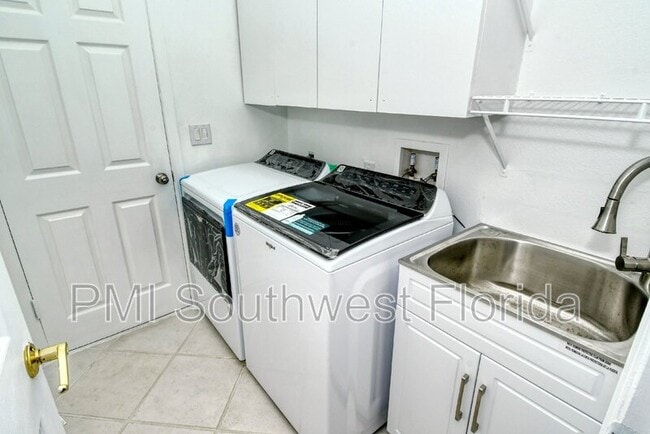 Building Photo - 607 Oak River Ct