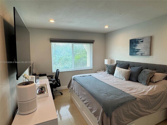 Building Photo - 14036 SW 90th Ave