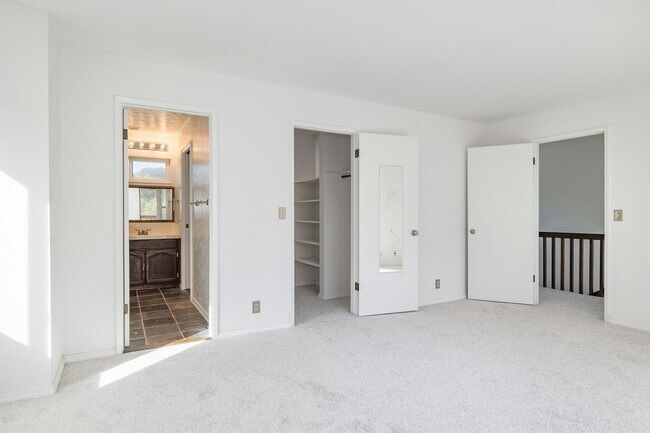 Building Photo - 3200 Mulberry Dr