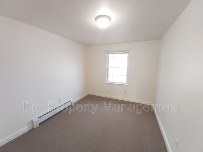 Building Photo - 131 Railroad St