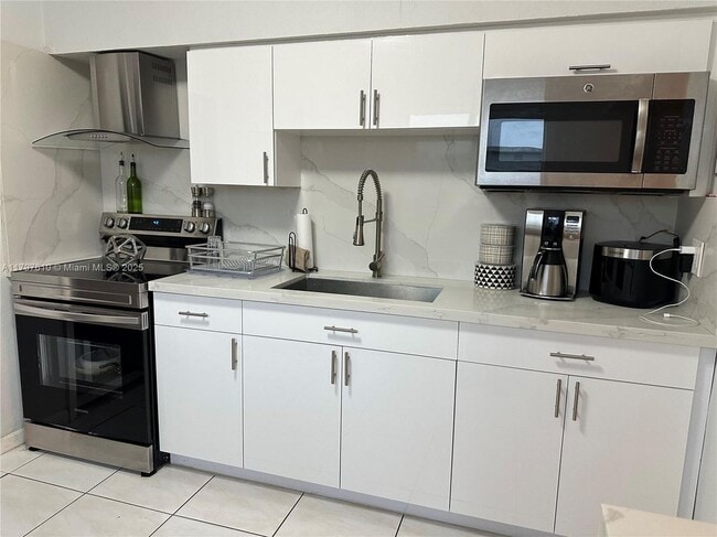 Building Photo - 3770 SW 58th Terrace