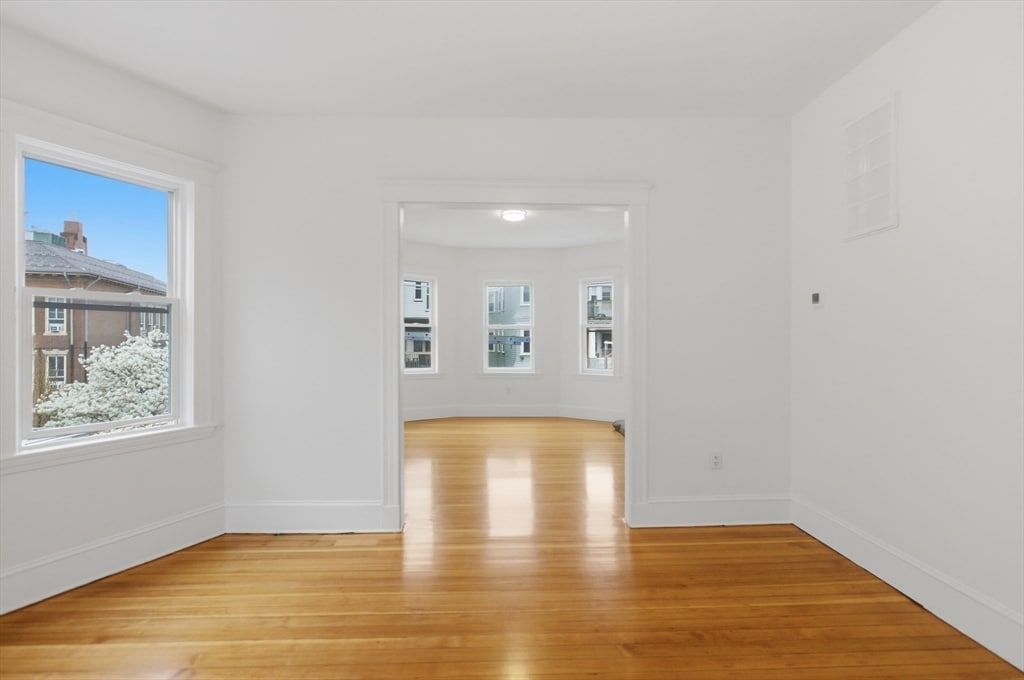 Building Photo - 26 Roseclair St