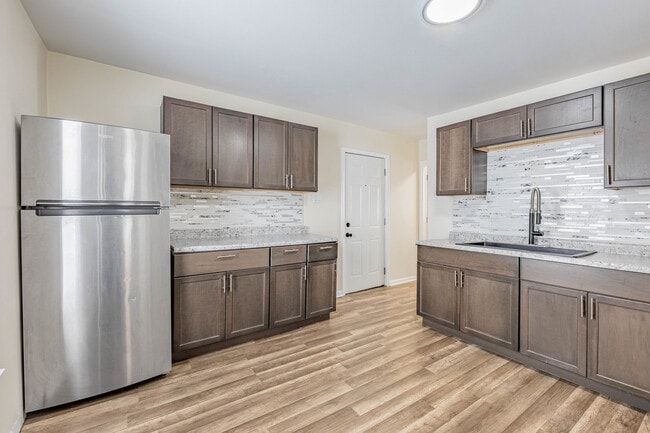 Building Photo - 420 N Lockwood Ave