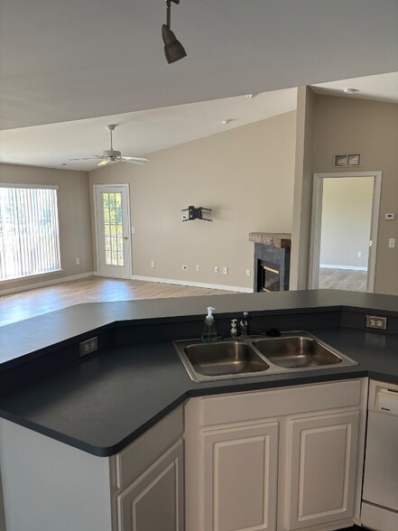 Building Photo - 51780 Adler Park Dr W