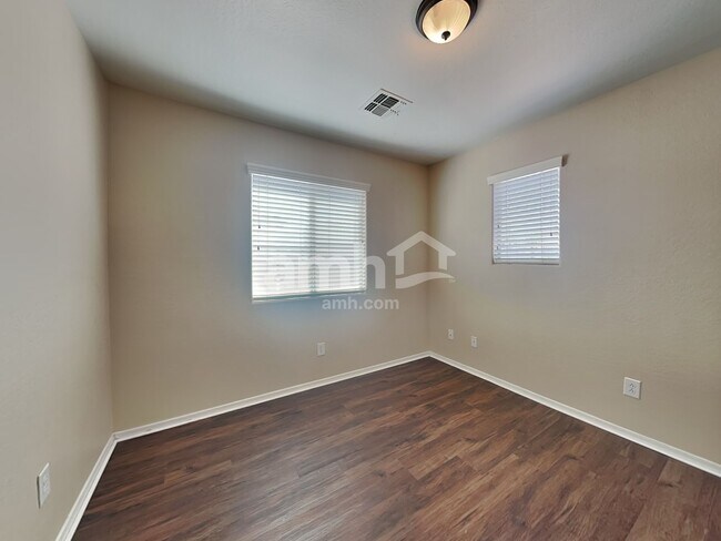 Building Photo - 14241 W Port Royale Ln